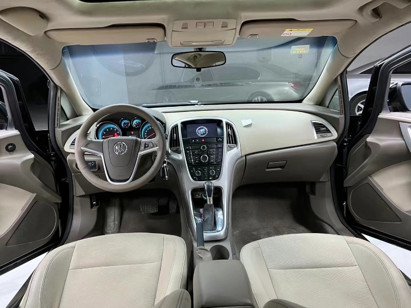 成都15年别克英朗8