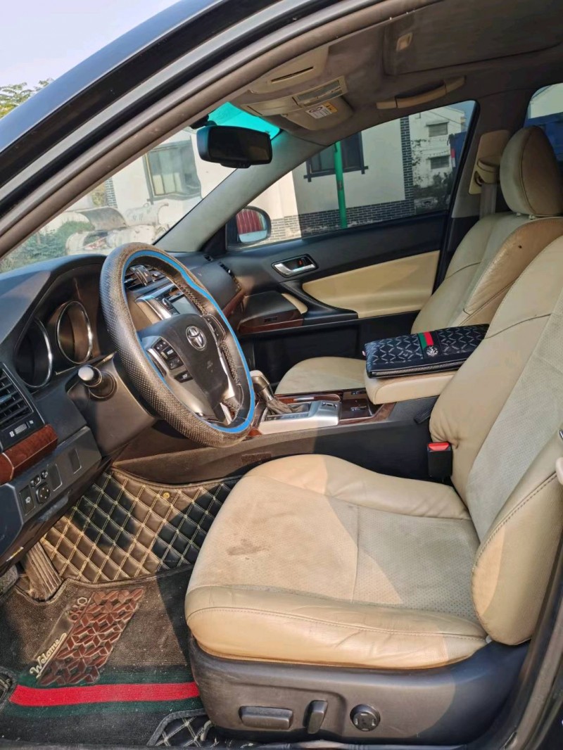 徐州14年丰田锐志4