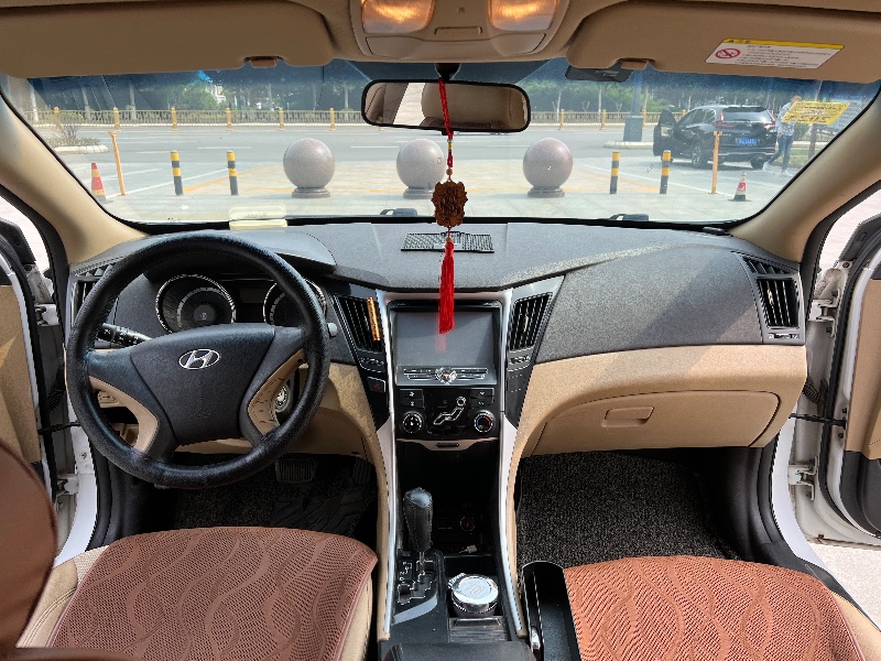 枣庄12年现代索纳塔八1