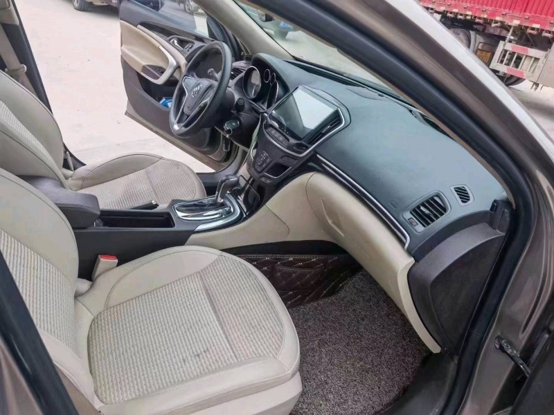 徐州17年别克君威8