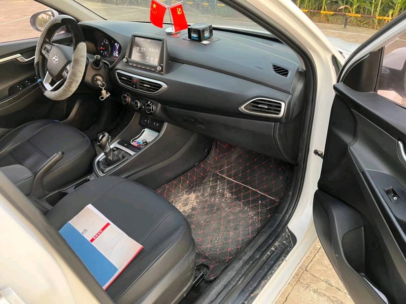 徐州17年现代悦动2