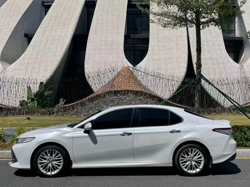 东莞18年丰田凯美瑞8