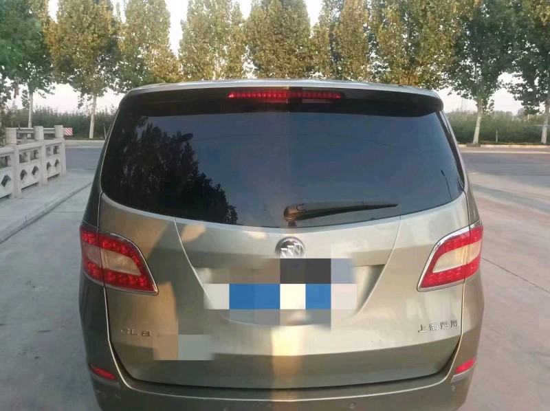 东营11年别克GL82