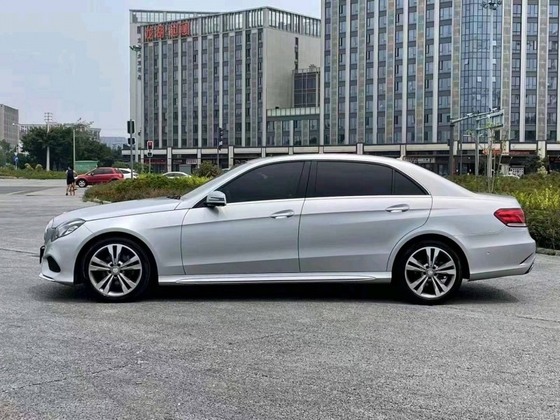 济南13年奔驰E8