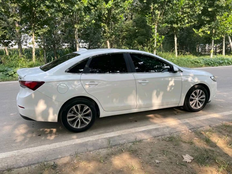 济宁18年别克英朗8