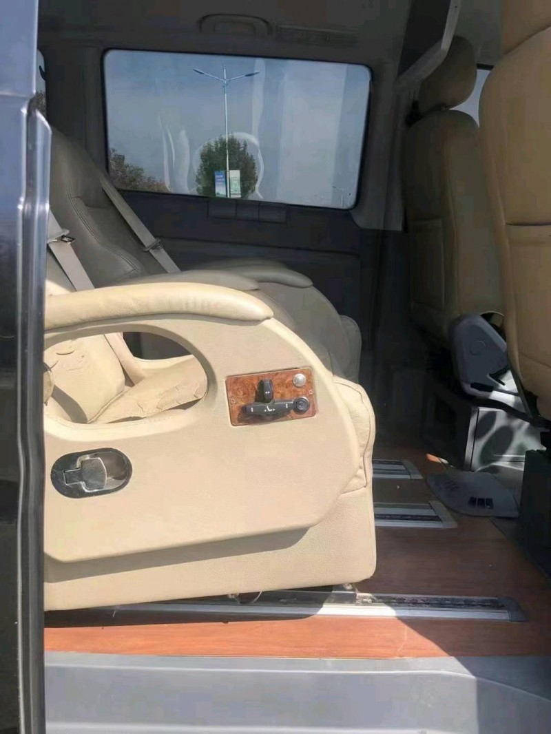 保定13年奔驰威霆5