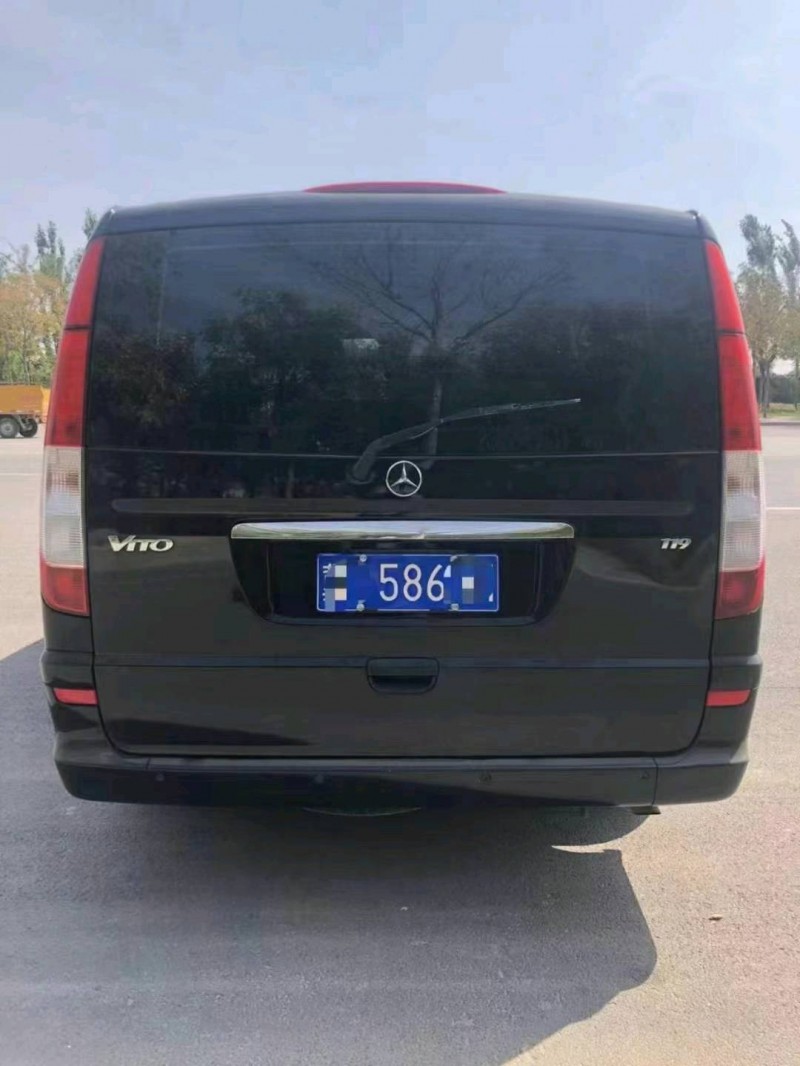 保定13年奔驰威霆8