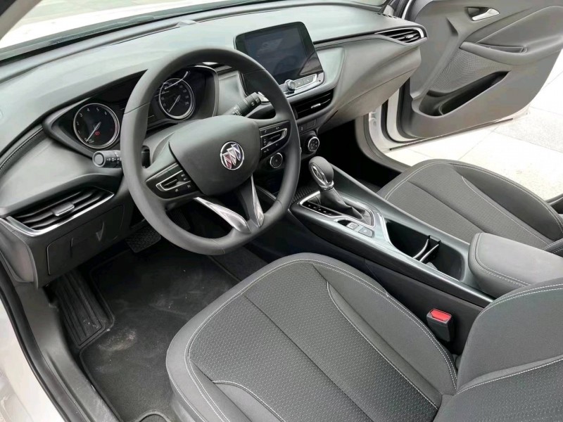 枣庄22年别克威朗8