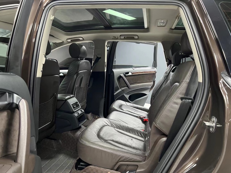 成都15年奥迪Q75