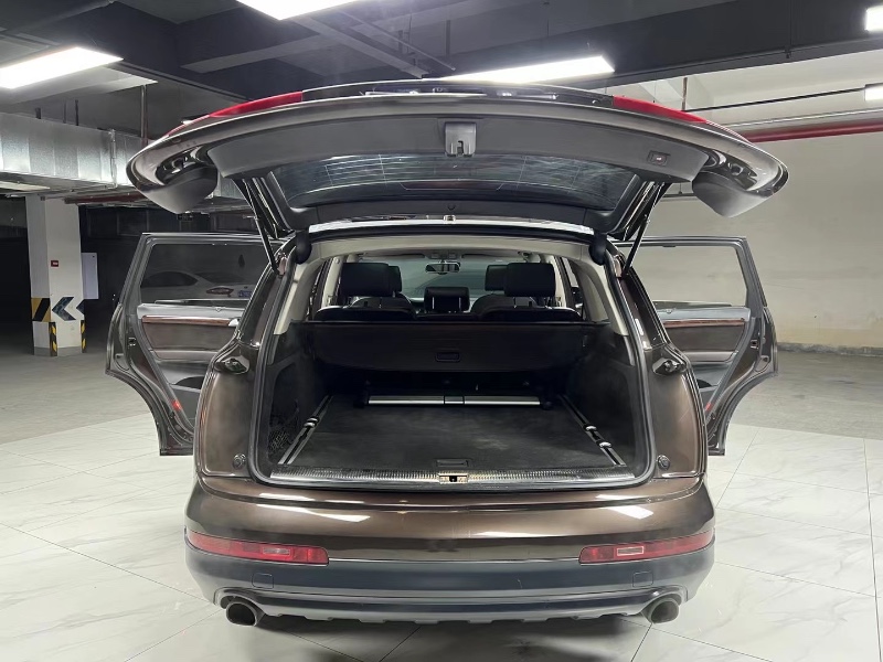 成都15年奥迪Q78