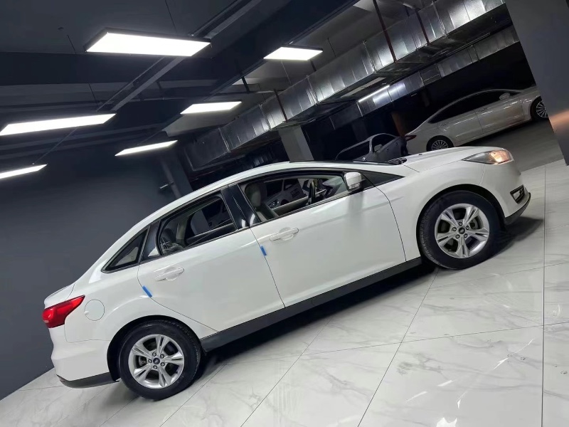 成都17年福特福克斯2