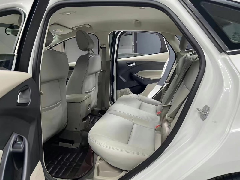 成都17年福特福克斯6