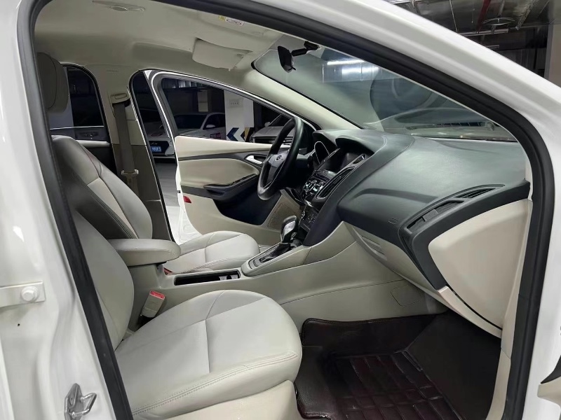 成都17年福特福克斯8