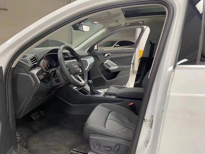 成都21年奥迪Q38