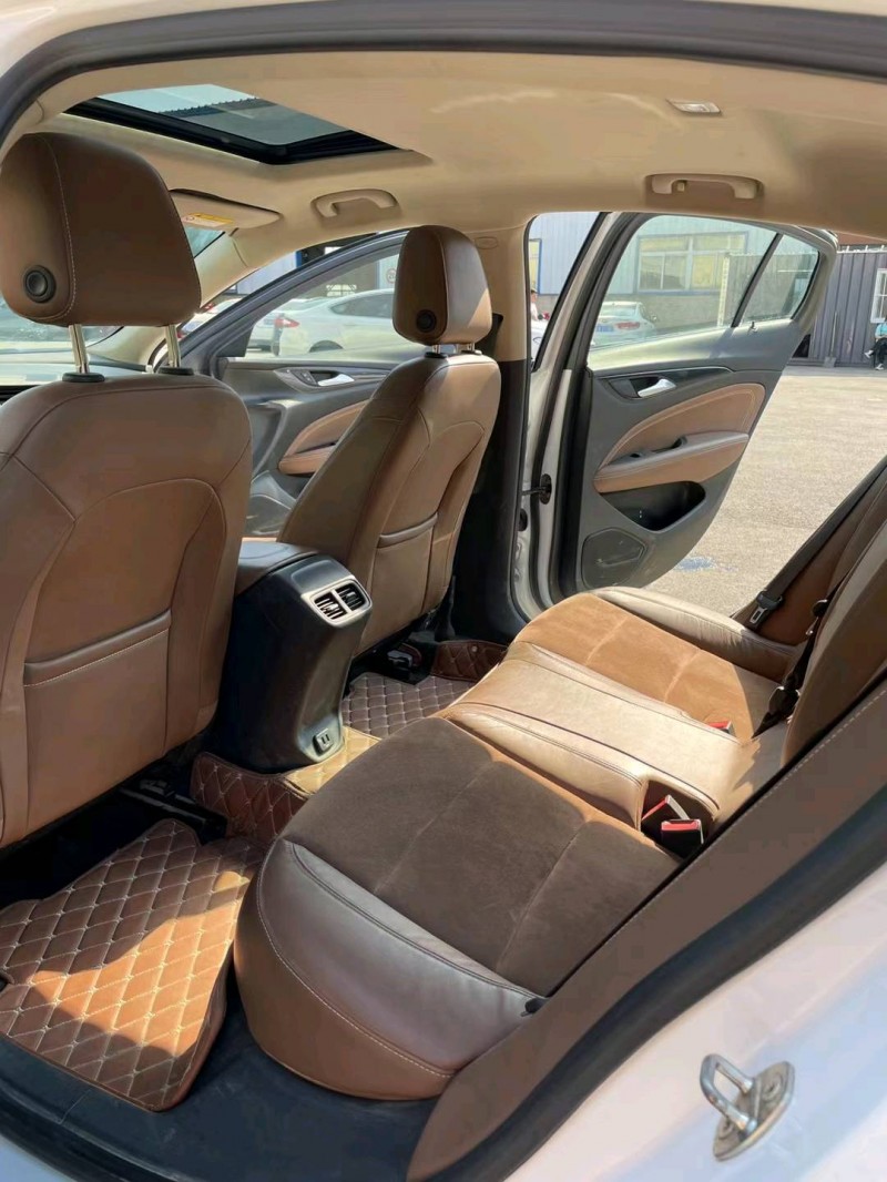 沈阳17年别克君威8