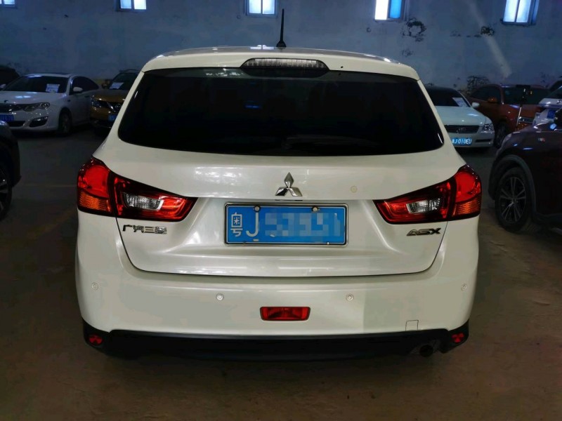 保定15年三菱劲炫9