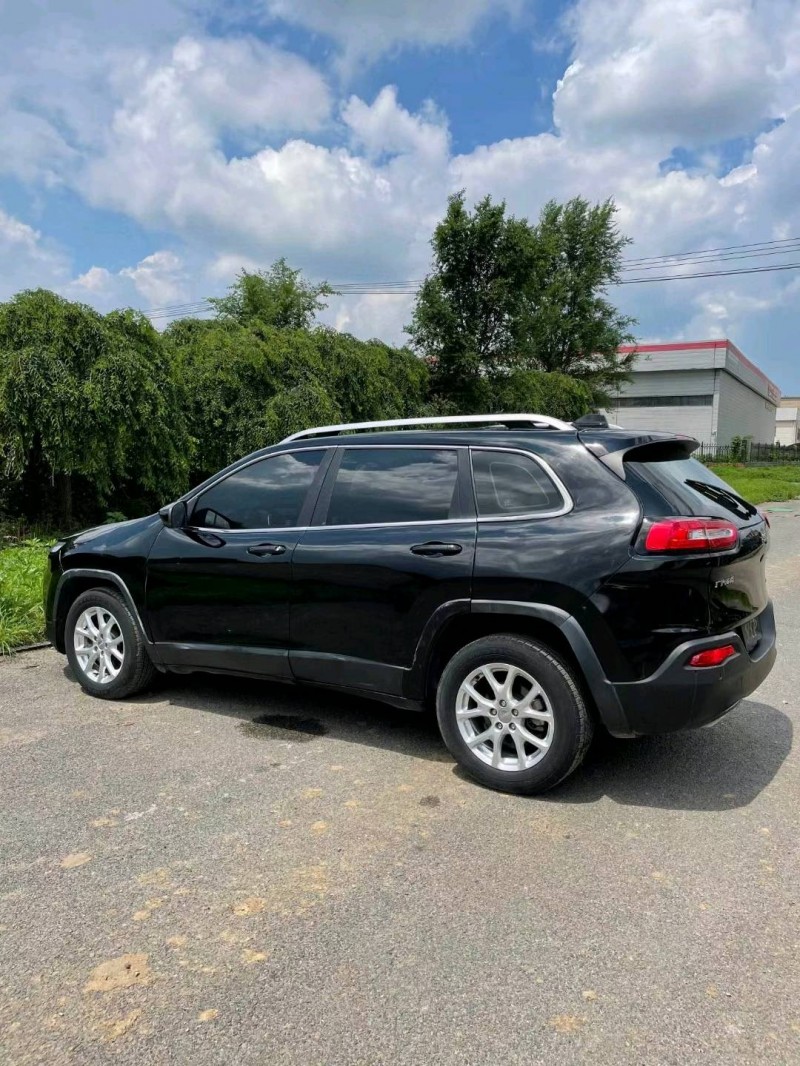 沈阳18年Jeep自由光4