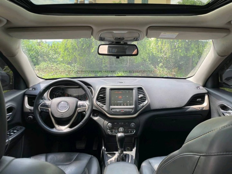 沈阳18年Jeep自由光9