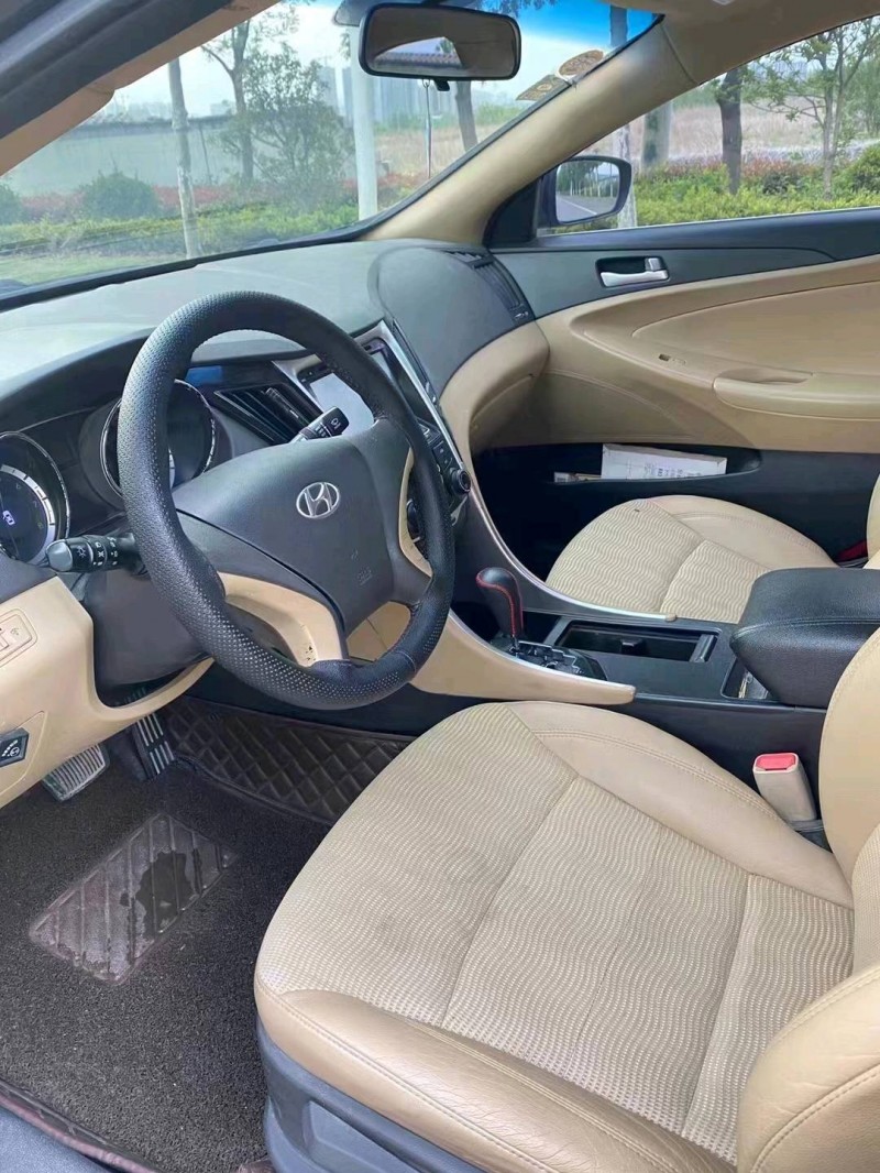 徐州13年现代索纳塔八6