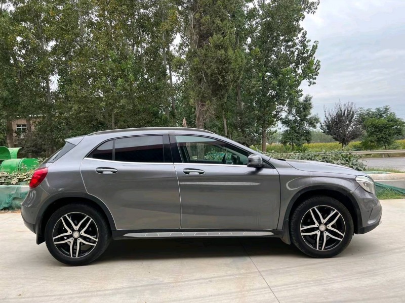 北京17年奔驰GLA5