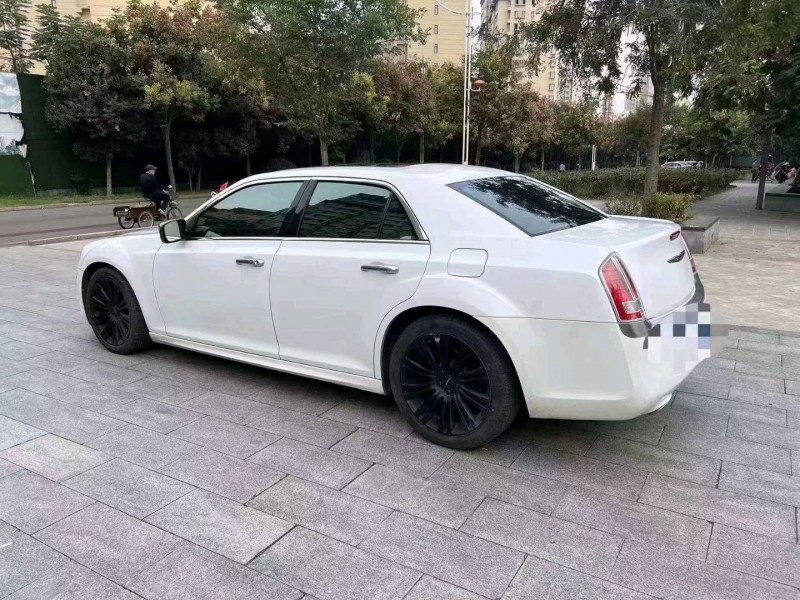 枣庄15年克莱斯勒300C5
