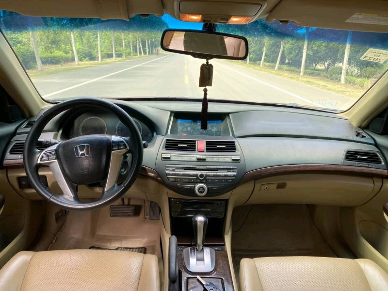 徐州13年本田雅阁4