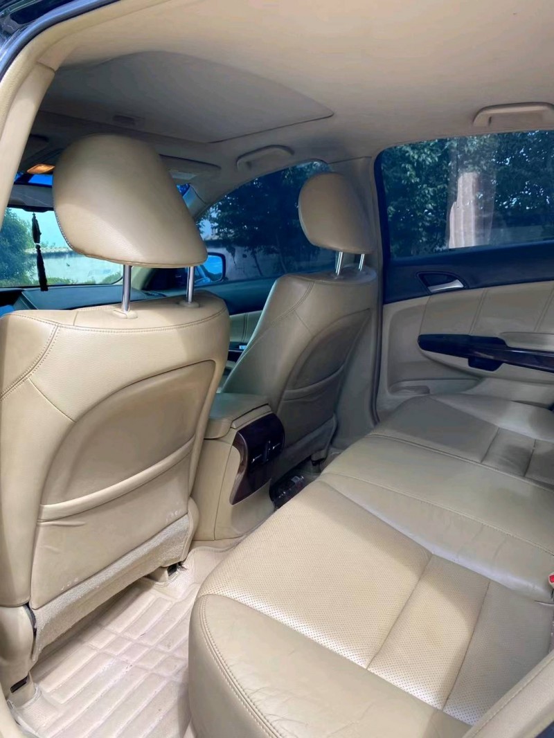 徐州13年本田雅阁5