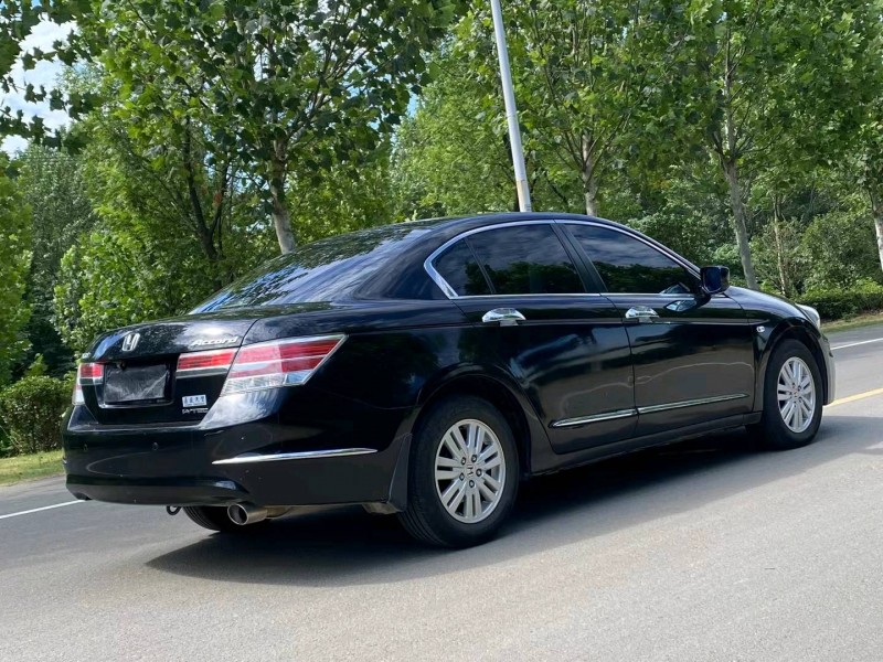 徐州13年本田雅阁8