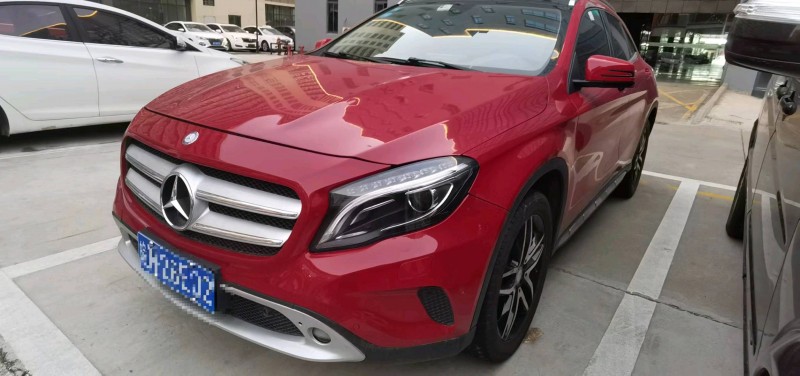 枣庄17年奔驰GLA7