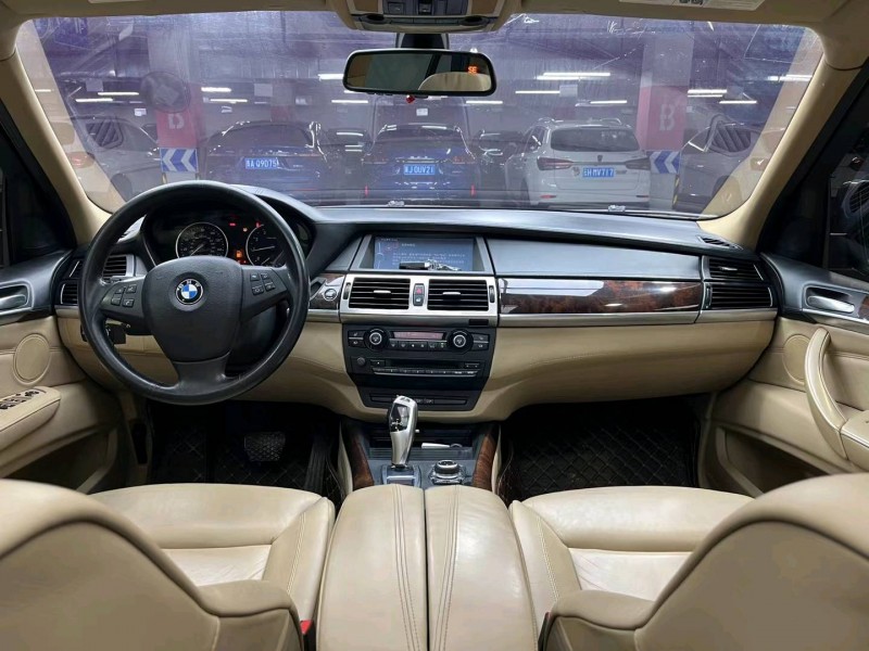 成都11年宝马X55