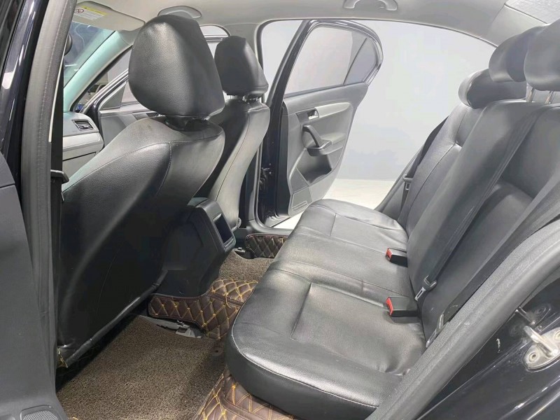 成都17年大众朗逸6