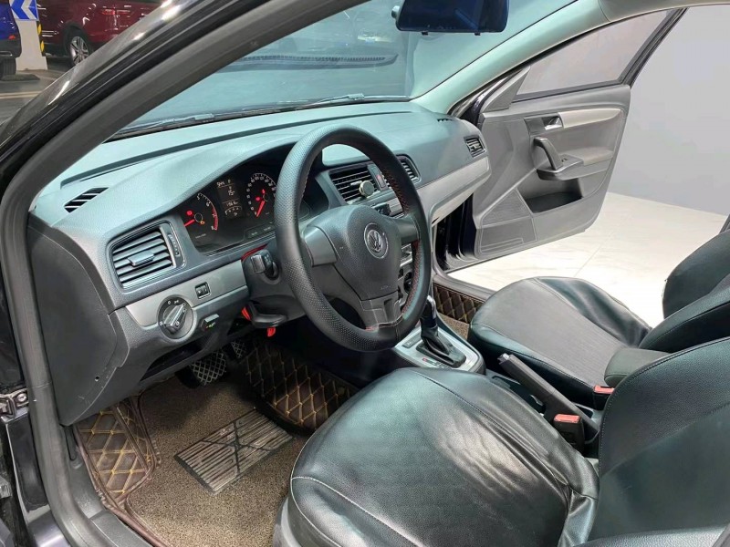 成都17年大众朗逸5