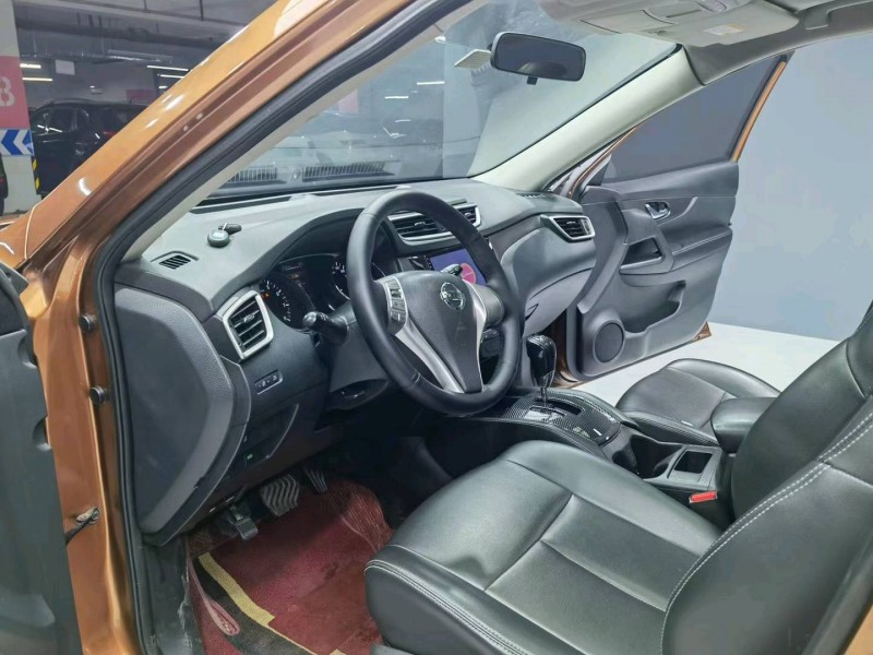 成都16年日产奇骏5