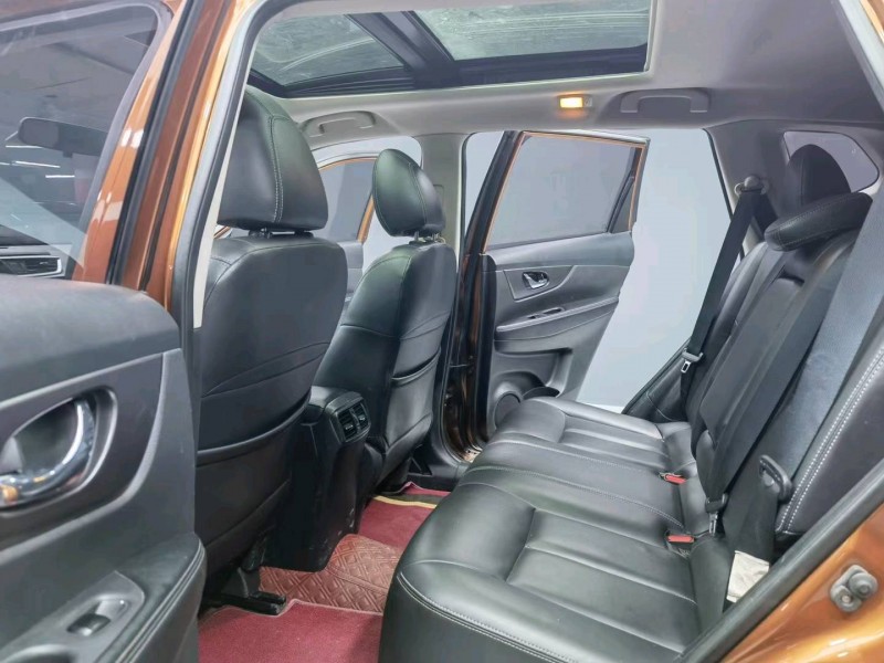 成都16年日产奇骏6