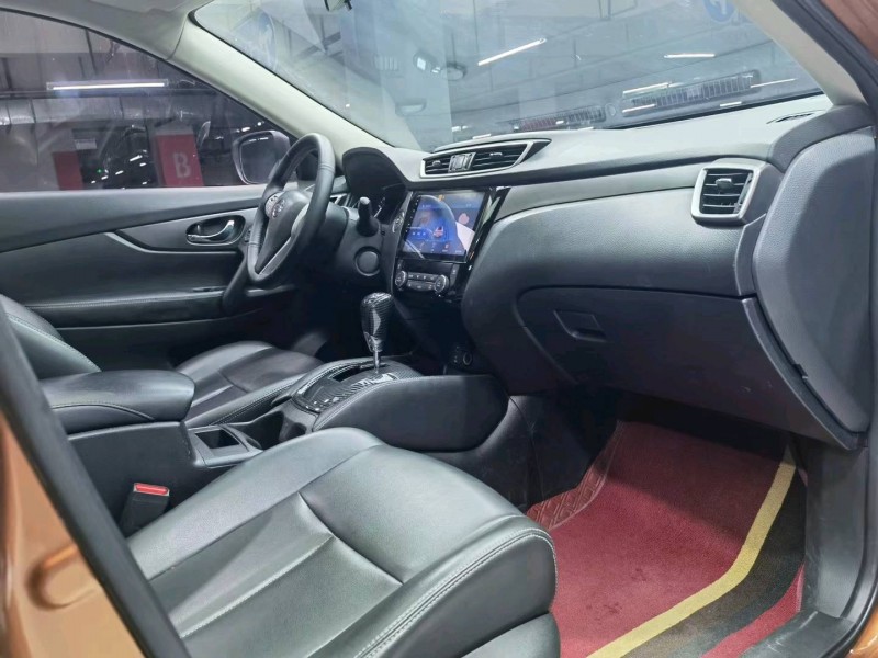 成都16年日产奇骏3