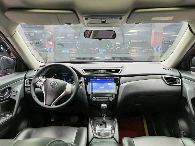 成都16年日产奇骏4