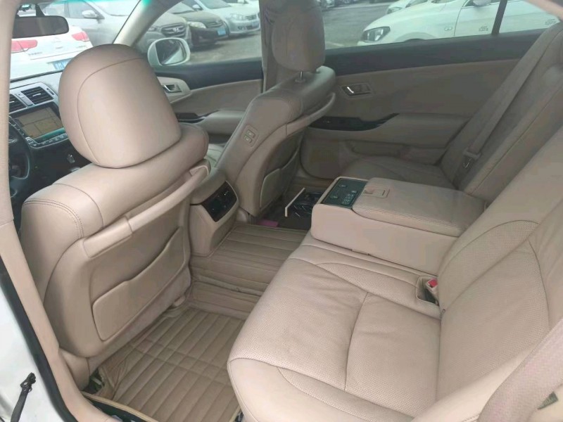 保定10年丰田皇冠6