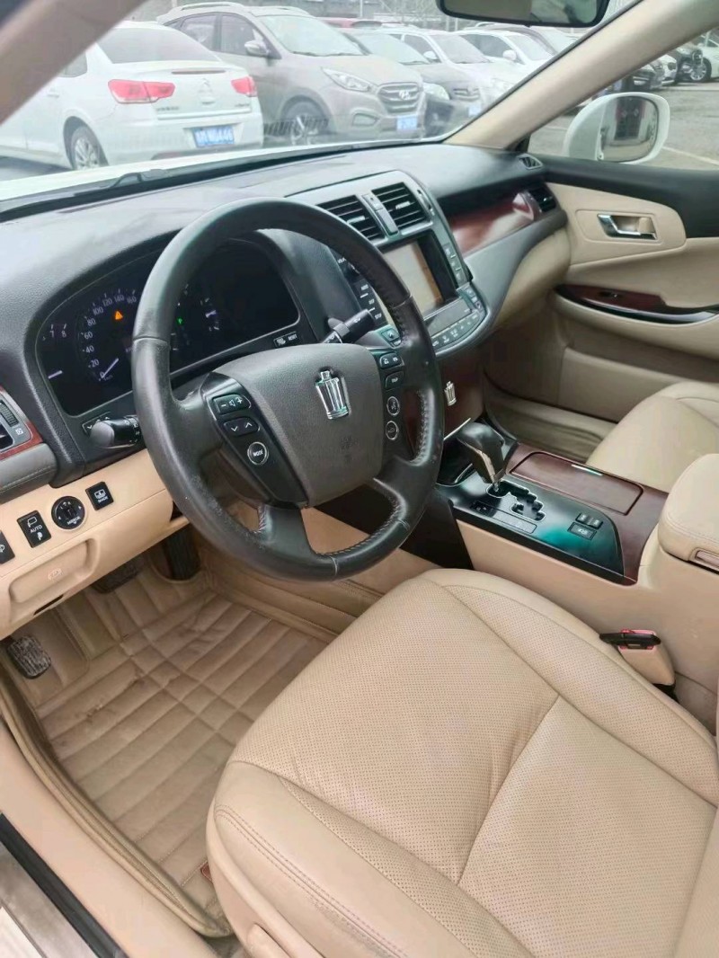 保定10年丰田皇冠7