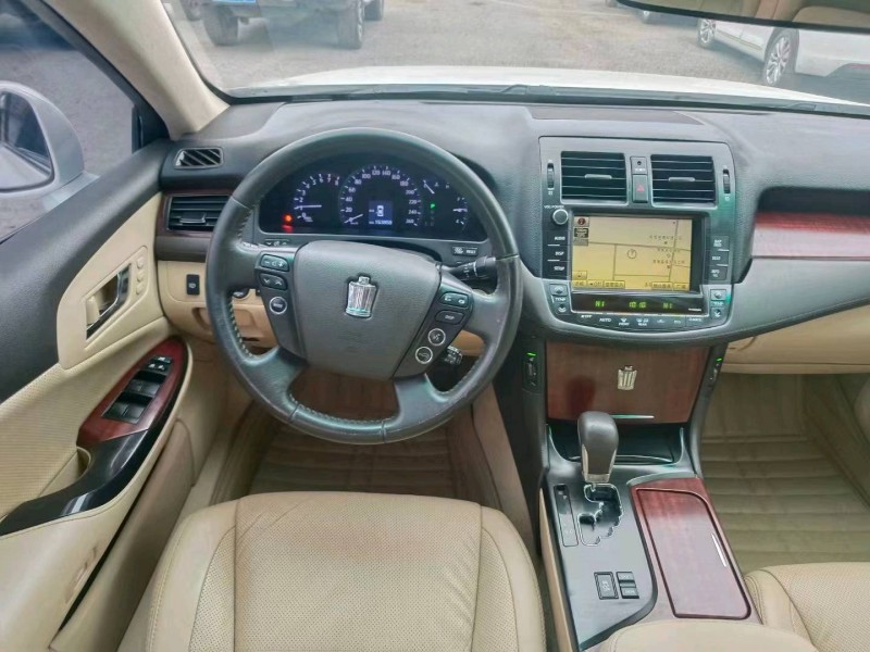 保定10年丰田皇冠8