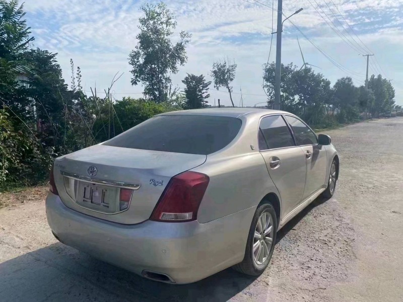 北京11年丰田皇冠7