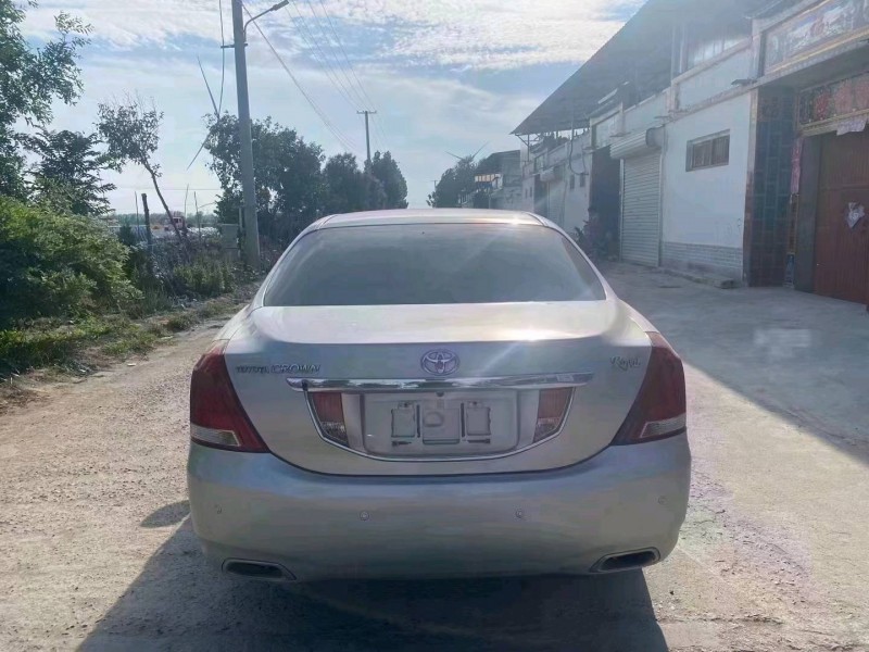 北京11年丰田皇冠9