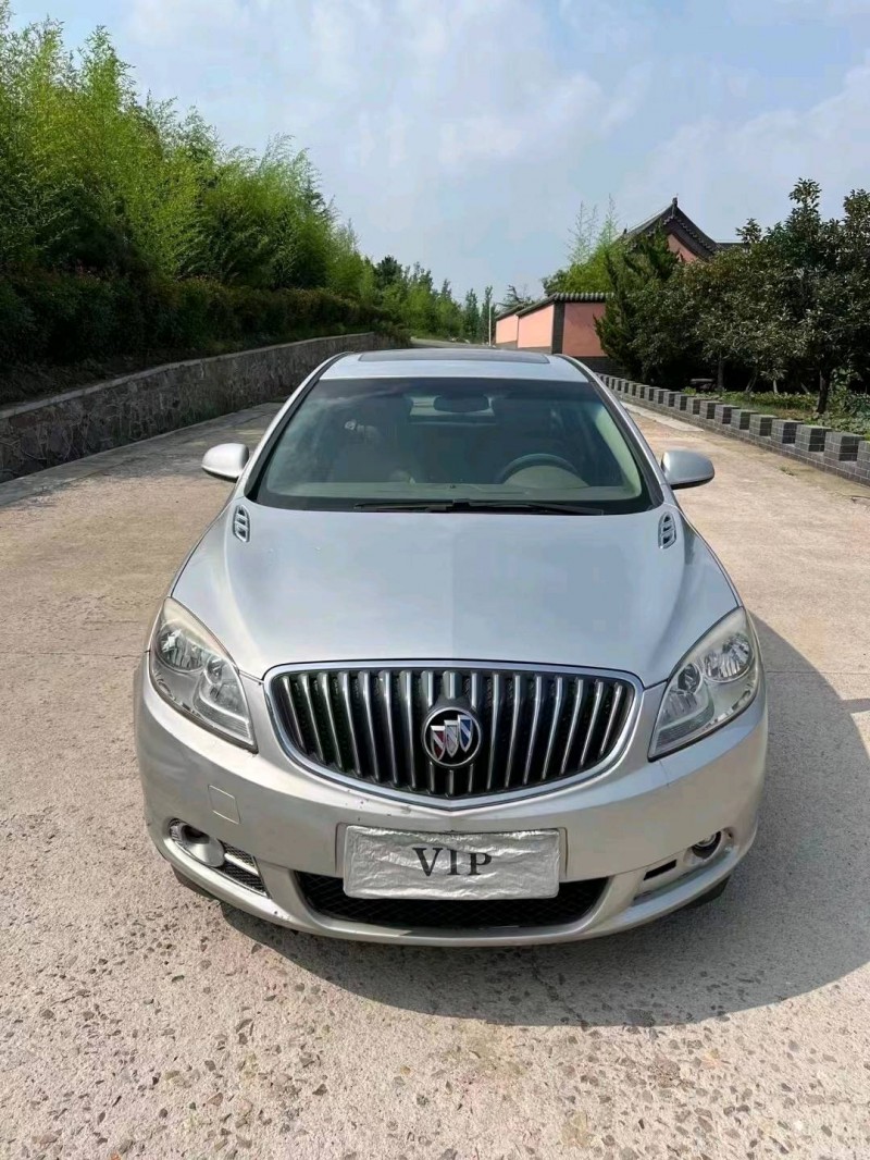 青岛11年别克英朗1