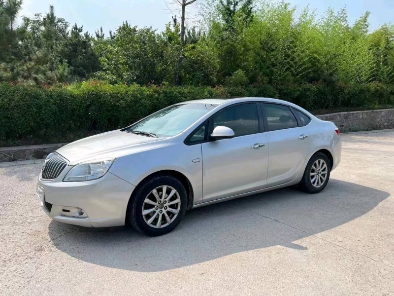 青岛11年别克英朗2