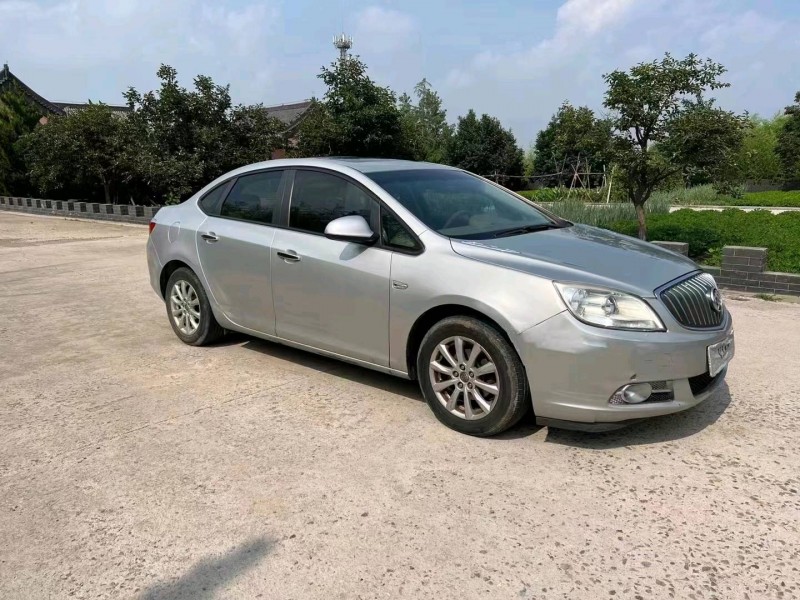 青岛11年别克英朗3