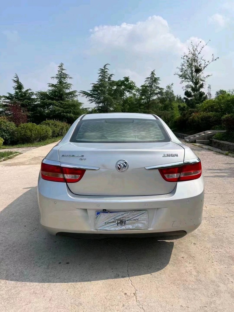 青岛11年别克英朗6