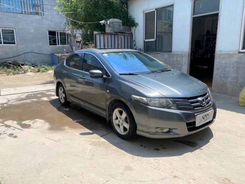 青岛10年本田锋范4