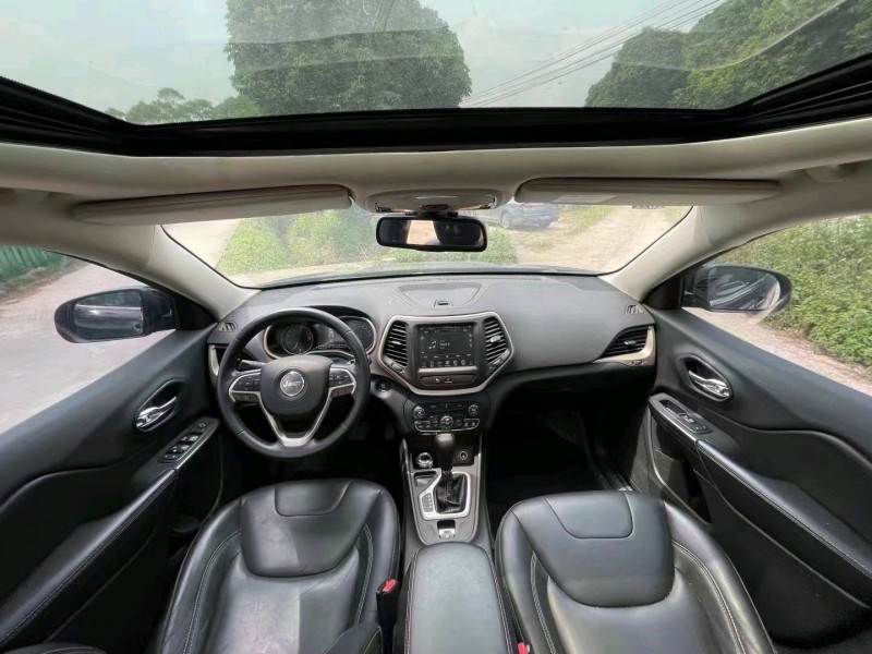 中山16年Jeep自由光8