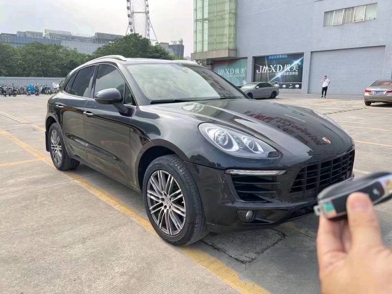 中山15年保时捷Macan3