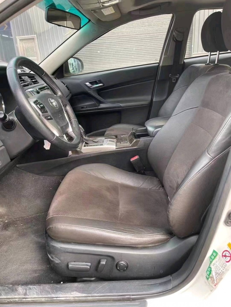 东莞14年丰田锐志4