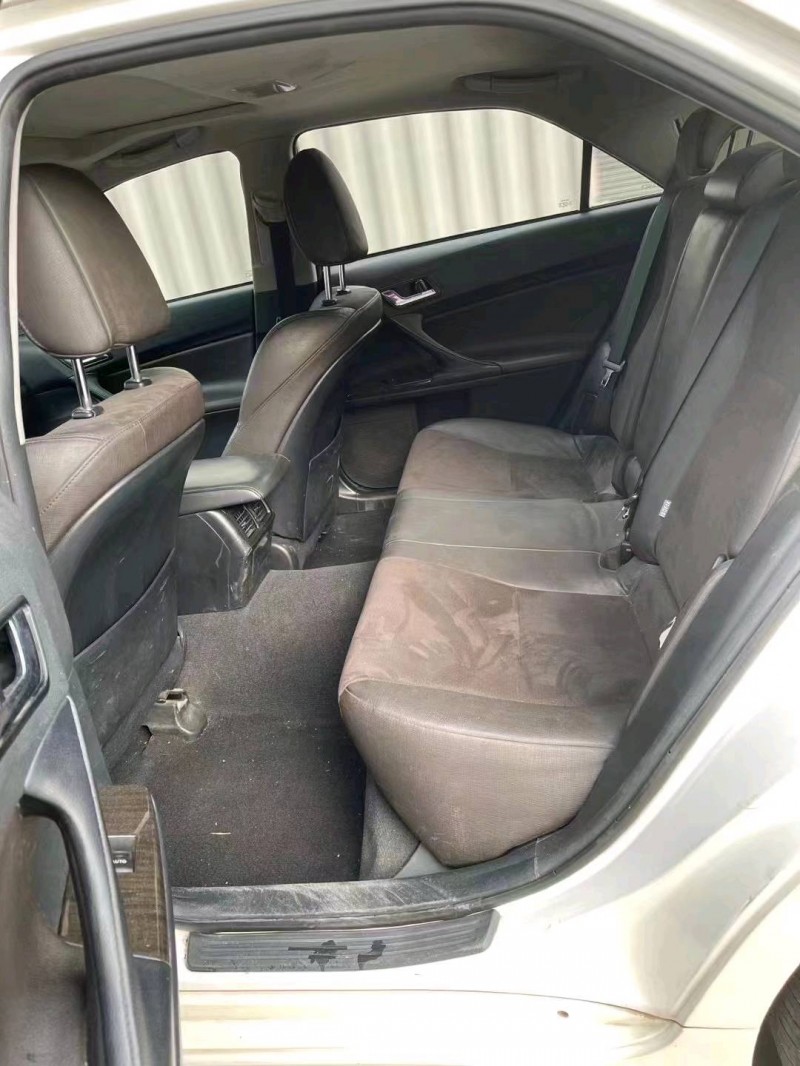 东莞14年丰田锐志6